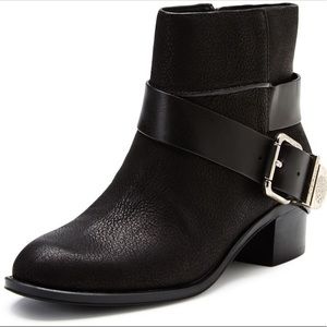 Vince Camuto Romeo Boot sz 9